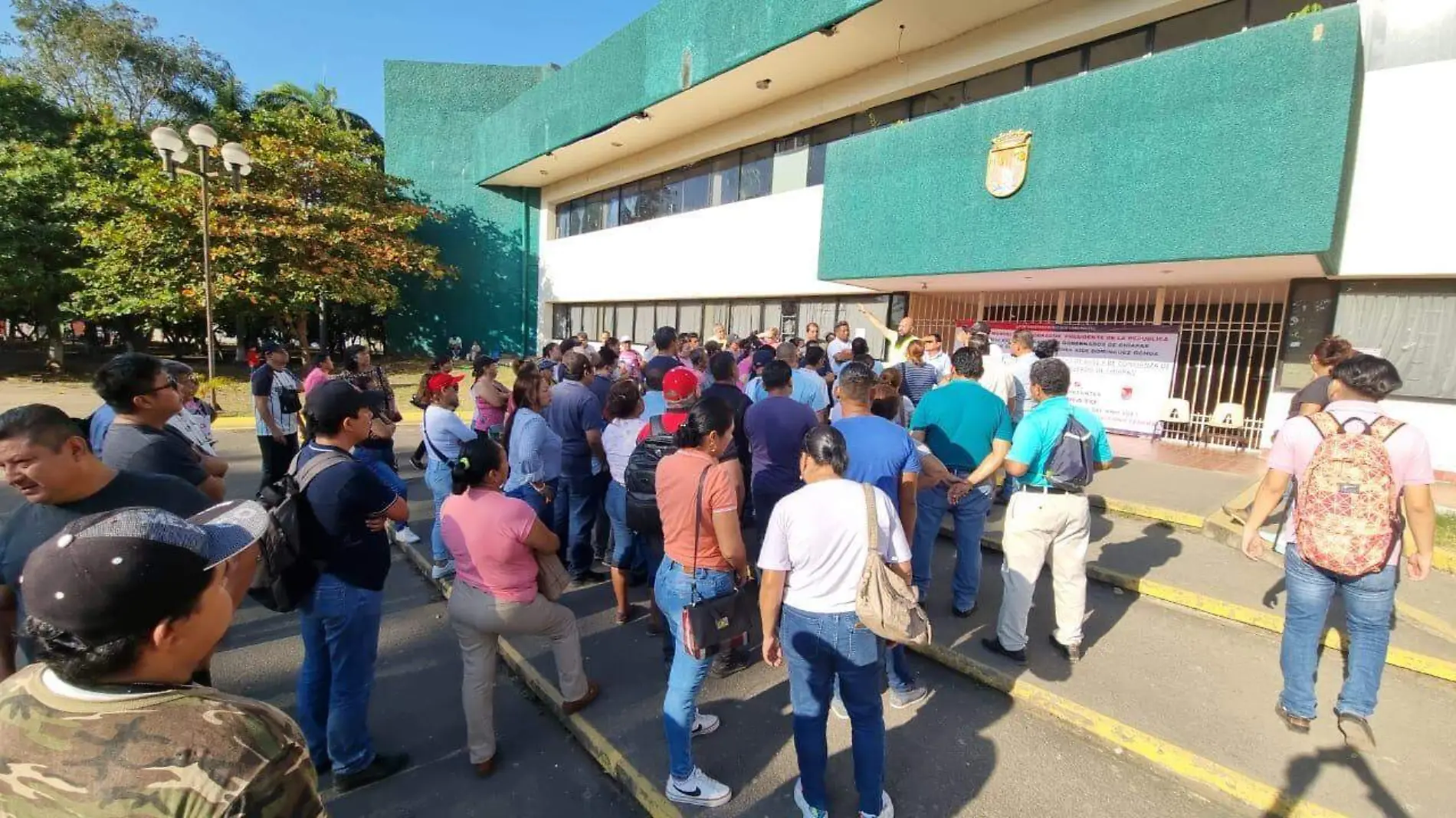 maestros y administrativos en la Unidad Administrativa